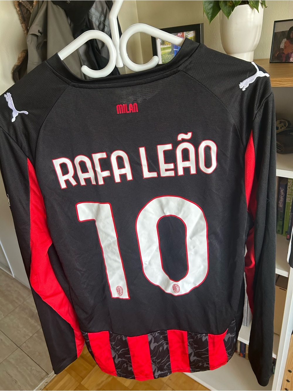 AC Milan Rafa Leao Kit - Picture 2 of 3
